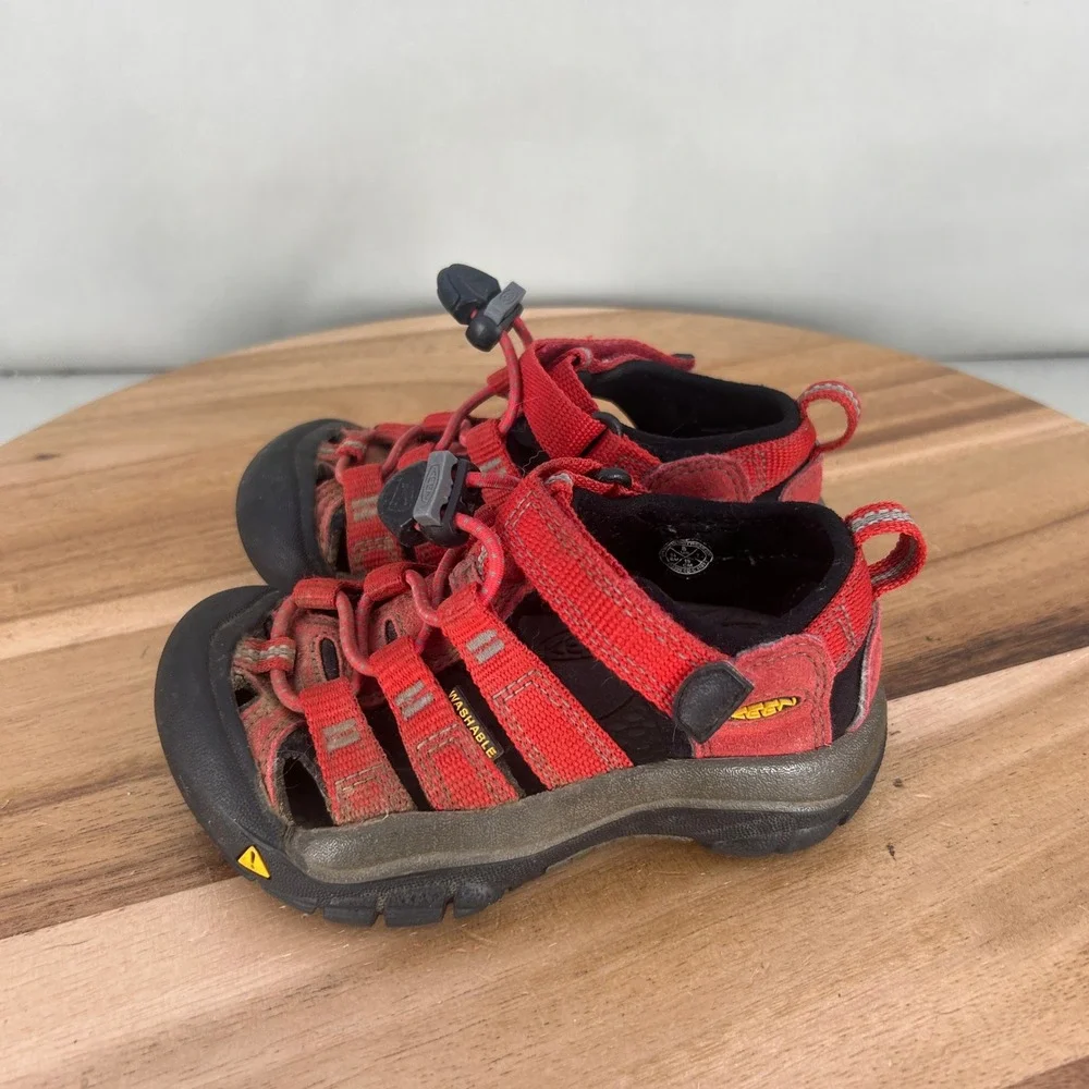 Keen Newport H2 Red Black Toddler Boys Sandals Size 8 1012300 Outdoor Water Shoe